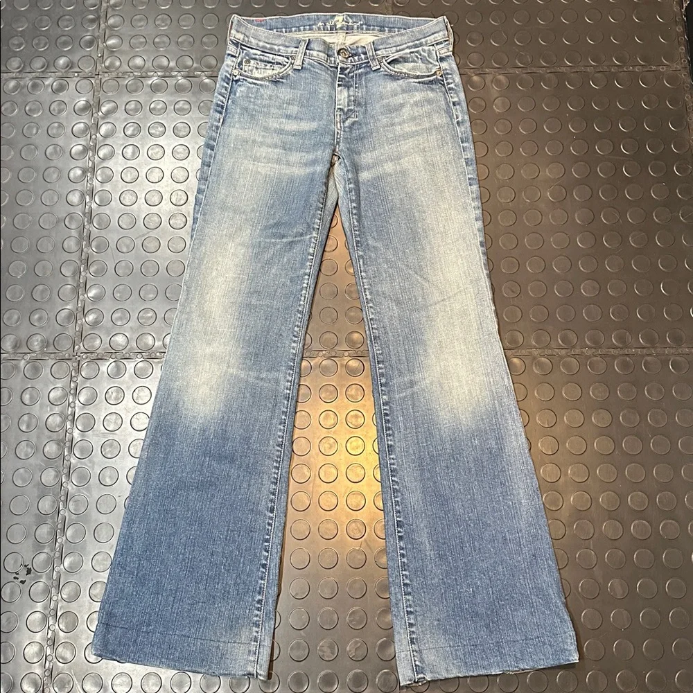 Dojo 28 x 31 x 8 —-7 For All Mankind Faded Blue Mid-Rise Jeans - Picture 9 of 11